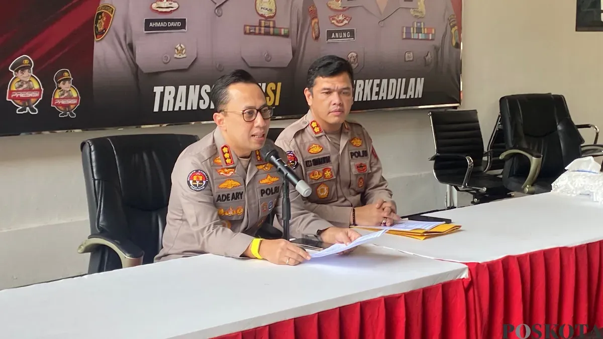 Kabid Humas Polda Metro Jaya, Kombes Pol Ade Ary Syam Indradi, saat menyampaikan keterangan pers di Polda Metro Jaya, Jakarta Selatan, Kamis, 26 Juni 2025. (Sumber: POSKOTA | Foto: Ali Mansur)
