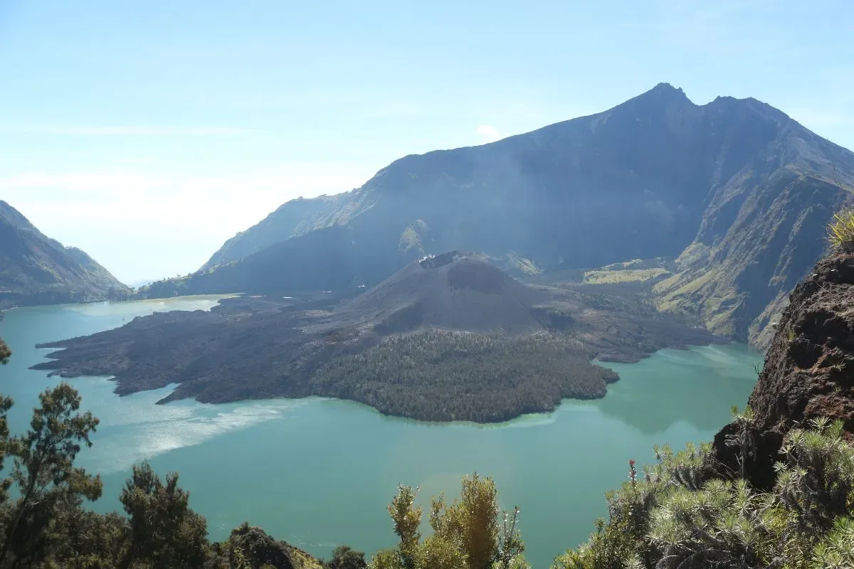 Potret Gunung Rinjani. (Sumber: Wikimedia Commons)