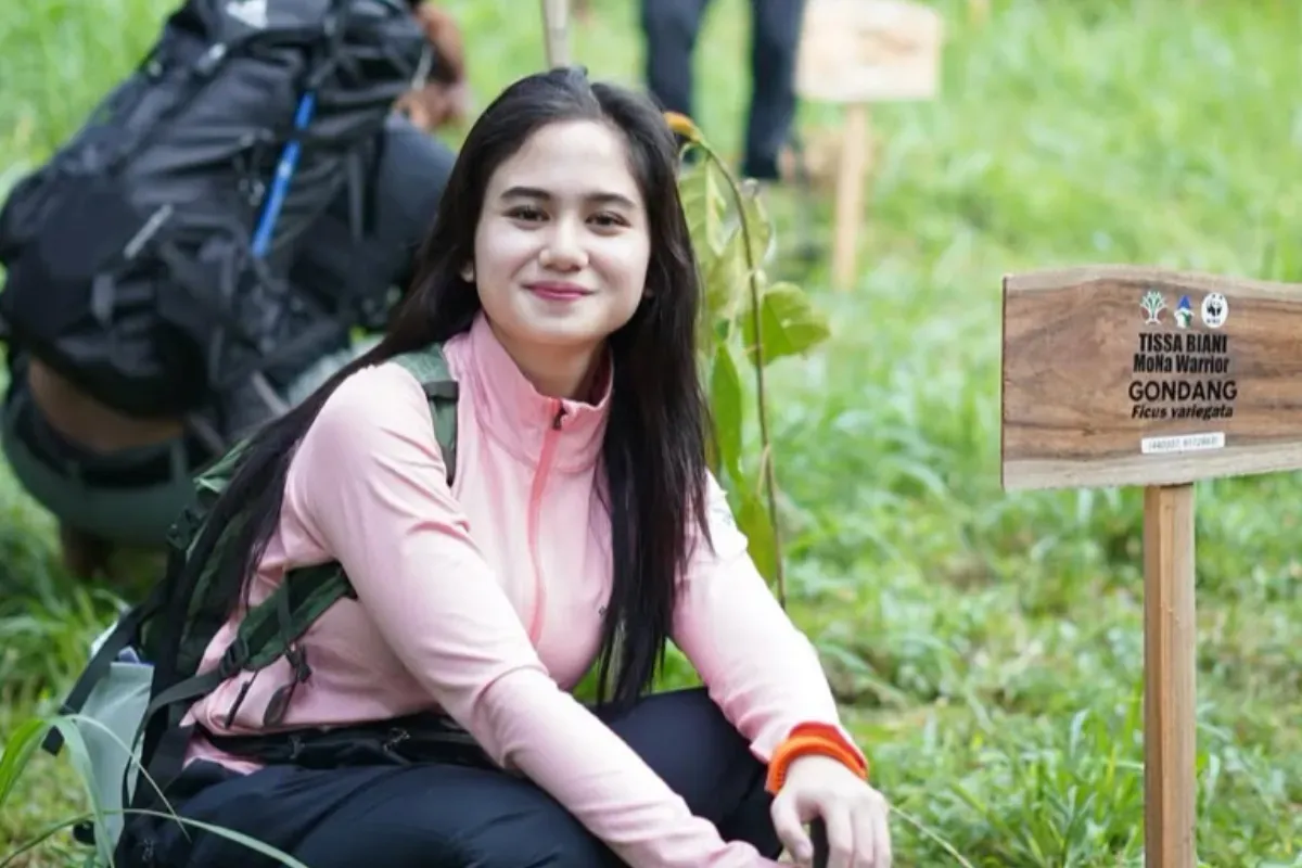 Potret kekasih Dul Jaelani, Tissa Biani yang dinilai lebih sopan dan tertutup dalam berpakaian dibanding calon iparnya, Alyssa Daguise dan Syifa Hadju. (Sumber: Instagram/tissabiani)