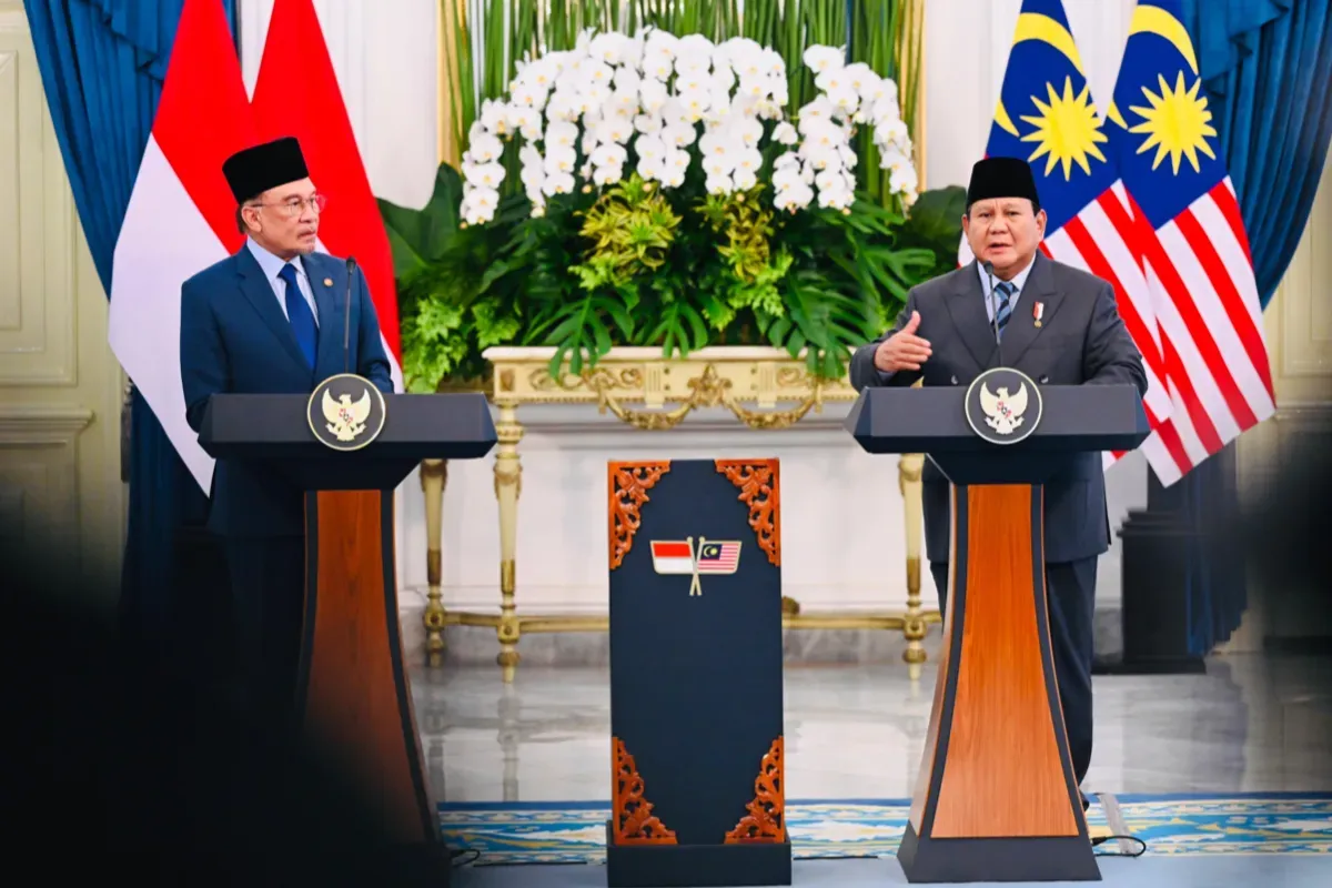 Potret Presiden Prabowo Subianto (kanan) dan Perdana Menteri Malaysia, Anwar Ibrahim (kiri) yang memiliki kesamaan mendukung solusi damai untuk Palestina. (Sumber: Sekretariat Negara)