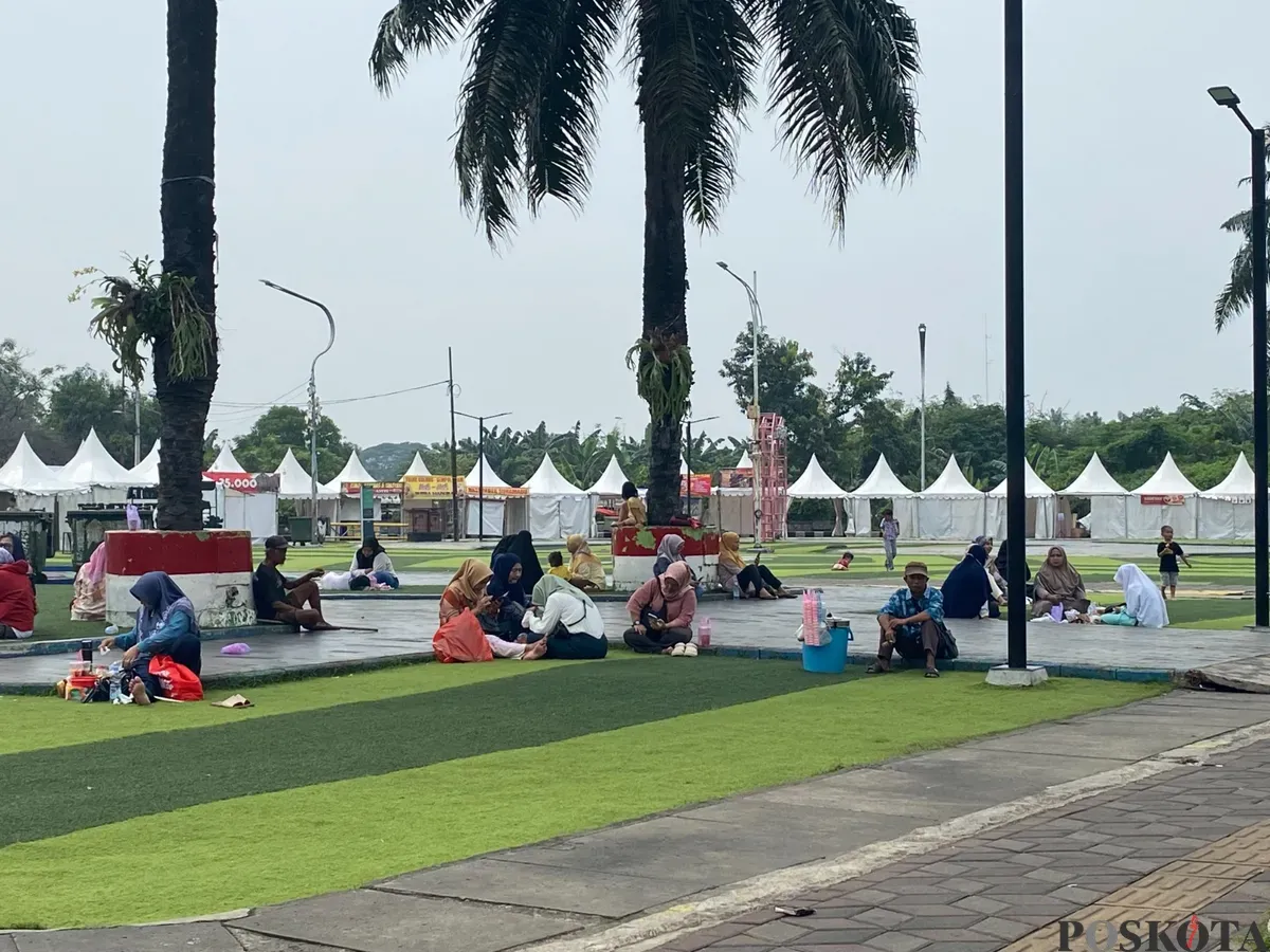 Ratusan Stand makanan, sovenir, hingga pelayanan publik hadir di Festival Al-A’zhom, Kota Tangerang pada Jumat, 25 Juni 2025. (Sumber: Poskota/Primayanti Juli Kumala Manalu)