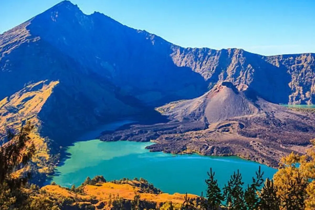 Gunung Rinjani mendapatkan rating bintang satu dari warganet Brasil di Google Maps. (Sumber: Website/Tripadvisor)