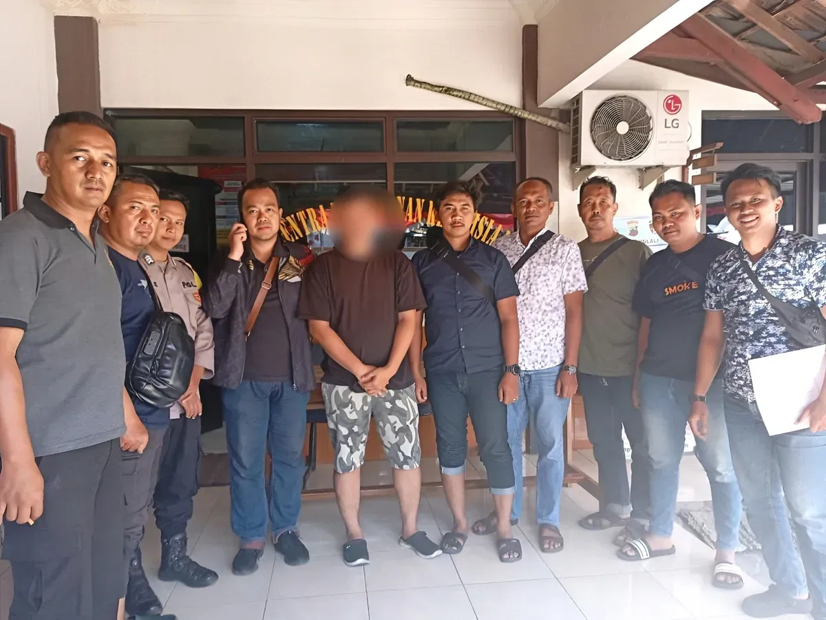 Suami yang melakukan KDRT terhadap seorang ibu muda di Bekasi Selatan akhirnya berhasil diamankan polisi. Pelaku berprofesi sebagai ojek online ini ditangkap di Boyolali, Jawa Tengah. (Sumber: Istimewa)