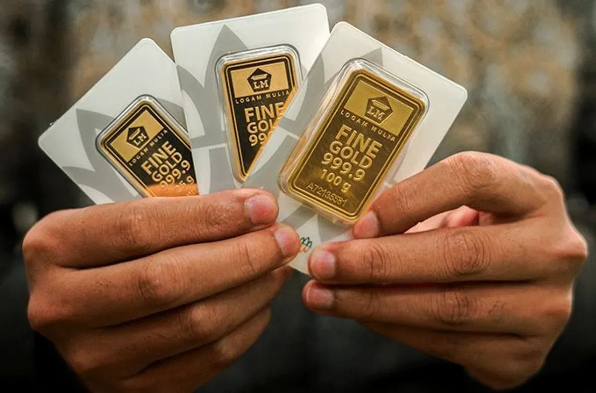 Emas batangan produksi PT Aneka Tambang Tbk yang dijual di gerai Logam Mulia, Jakarta. Harga emas tercatat turun selama tiga hari berturut-turut hingga menyentuh Rp1.884.000 per gram pada Sabtu. (Sumber: Dok/PT Antam)