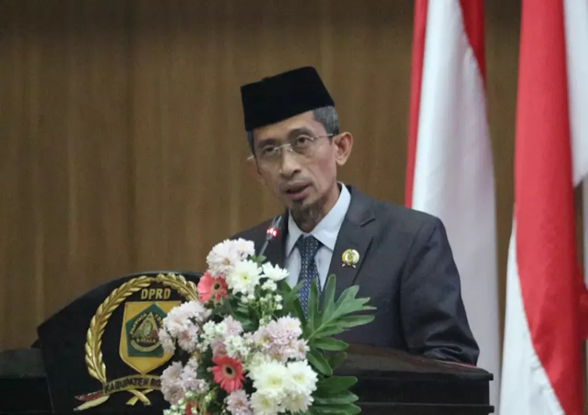 Wakil Ketua DPRD Kabupaten Bogor, Agus Salim menyoroti kabel menjuntai menimpa korban. (Sumber: Dok. DPRD Kabupaten Bogor)
