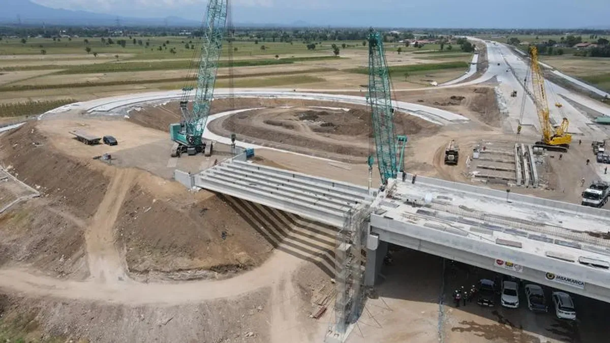 Progres Terbaru Tol Probolinggo–Banyuwangi, Jembatan Layang Megah Tembus Bukit Hijau (Sumber: Pinterest)