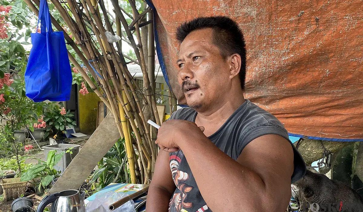 Muhammad Aris, 50 tahun, salah satu warga sekaligus pengelola rumah yatim dan masjid di kawasan Roxy Ciputat, Tangsel. (Sumber: POSKOTA | Foto: Primayanti)