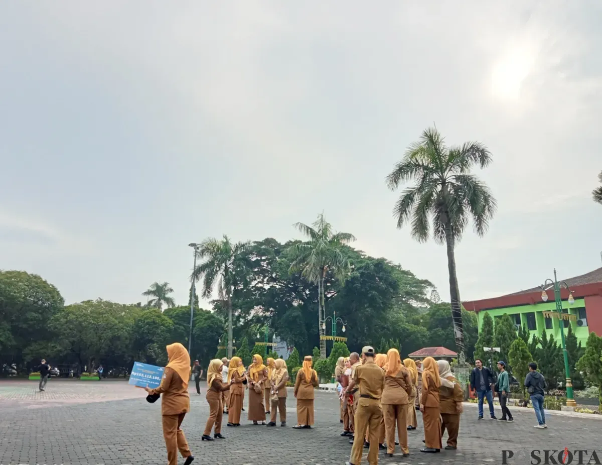 Ilustrasi - Peserta lulus PPPK segera dilantik pada Rabu, 2 Juni 2025, mendatang. Pemkot Bekasi telah merampungkan persiapan teknis untuk pelantikan agar acara bisa berjalan tertib dan lancar. (Sumber: Poskota/Nurpini Aulia Rapika)