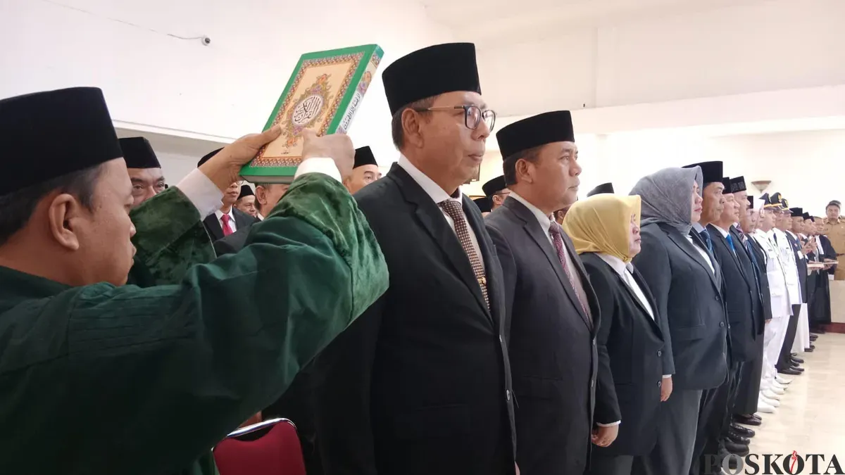 Pelantikan dan pengambilan sumpah jabatan sejumlah pejabat di lingkungan Pemerintahan Kota Bogor, Senin, 30 Juni 2025 di Balai Kota Bogor. (Sumber: Poskota/Sekar Putri Andini)