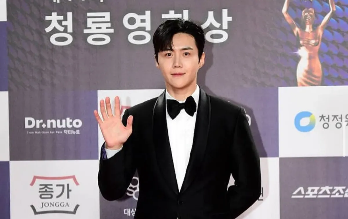 Setelah meninggalkan Salt Entertainment Kim Seon Ho kini bergabung dengan agensi Cha Eun Woo yakni Fantagio. (Sumber: Instagram @seonho__kim)