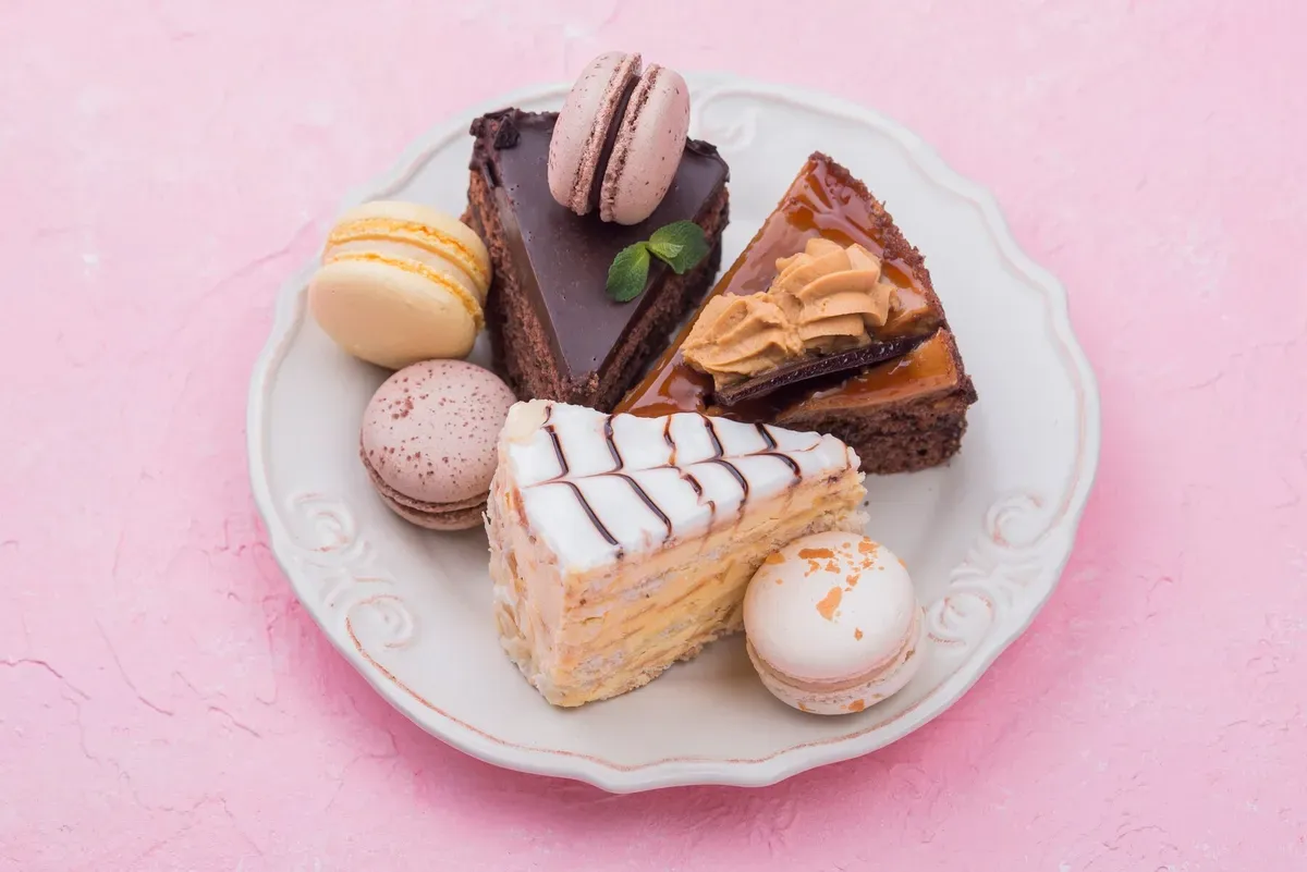 Makanan yang perlu dihindari saat puasa Ramadhan agar tidak cepat merasa lapar. (Sumber: Freepik)