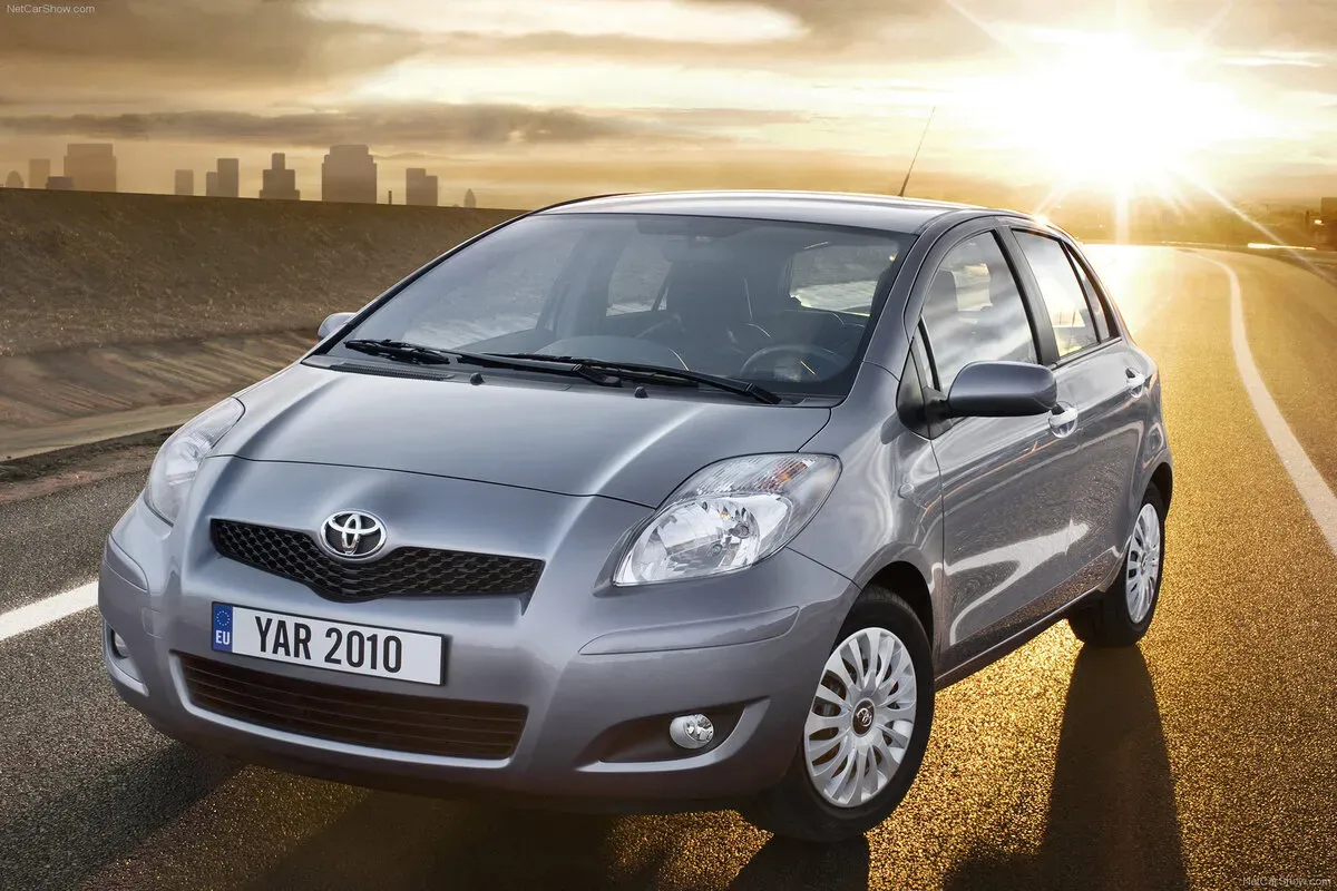 Toyota Yaris 2010 banyak dicari oleh orang karena bentuk-nya yang mirip bakpao dan performa-nya yang mengesankan. (Sumber: netcarshow.com)