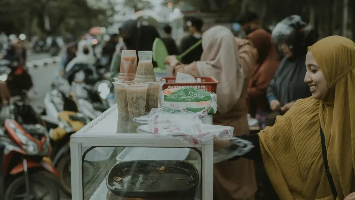 Pilih makanan yang tepat saat berbuka puasa untuk hindari lonjakan gula darah. (Sumber: Unsplash/Umar ben)