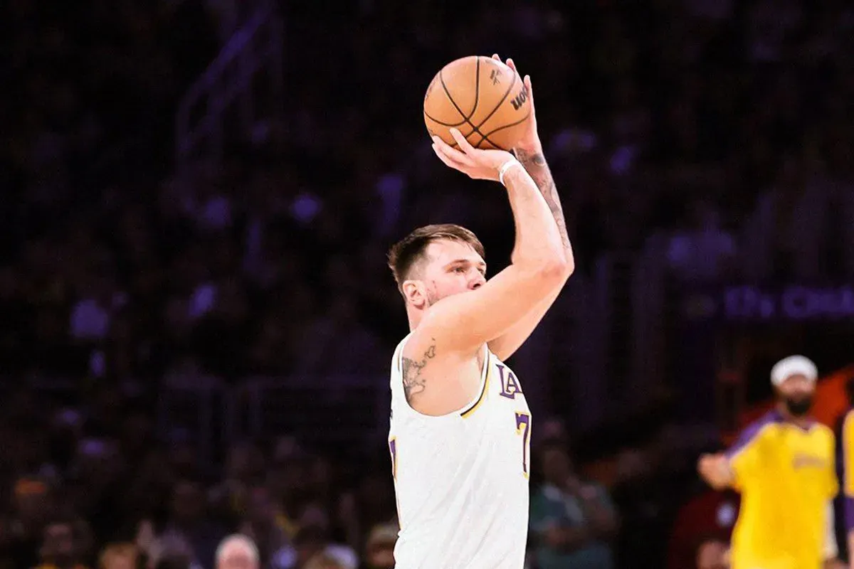 Luka Doncic kembali on fire di pertandingan Lakers vs Clippers. (Sumber: Instagram @lakers)