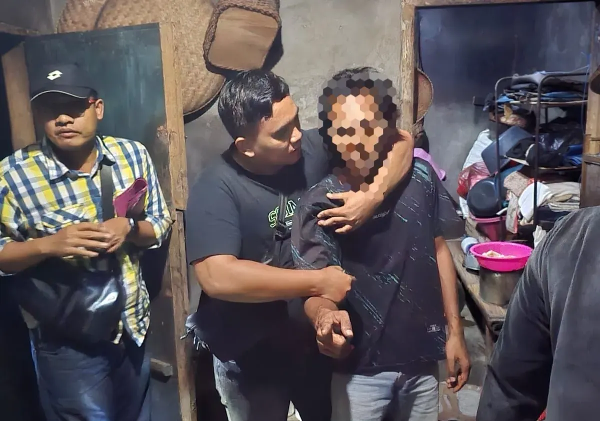 Tersangka SP saat diamankan personel Ditreskrimum Polda Banten. (Sumber: Dok. Humas Polda Banten)