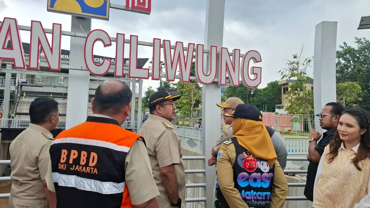Wakil Gubernur Jakarta Rano Karno alias Bang Doel saat tinjau Sodetan Sungai Ciliwung di Jakarta Timur, Senin, 3 Maret 2025. (Sumber: Kominfotik)