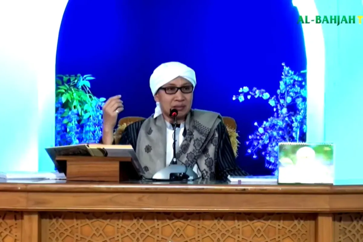 Buya Yahya menjelaskan hukum suntik saat puasa. (Sumber: Tangkap Layar YouTube/Al-Bahjah TV)