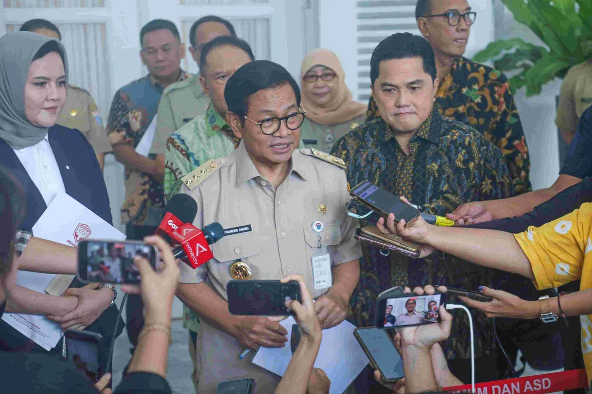 Gubernur Jakarta, Pramono Anung bertemu dengan Ketum PSSI, Erick Thohir bahas Stadion JIS. (Sumber: Dok. Kominfotik Jakarta)