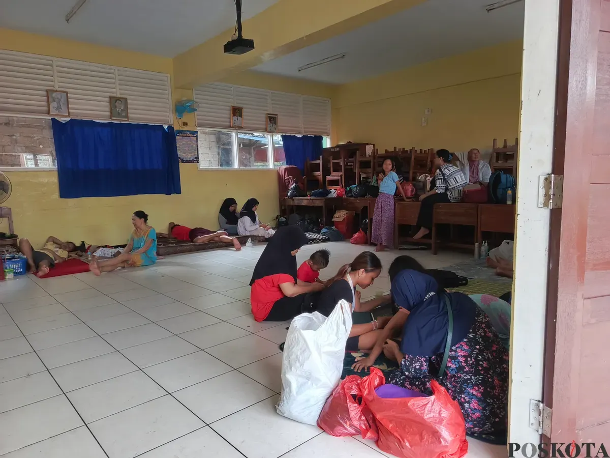 Suasana di pengungsian di SMPN 46 Pejaten Timur, Jakarta Selatan, Selasa, 4 Maret 2025. (Sumber: Poskota/Ali Mansur)