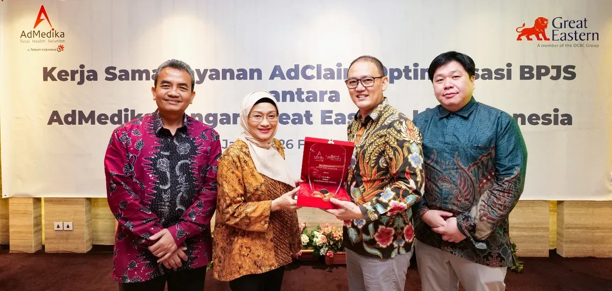 CEO AdMedika Dian Prambini dan Head of Group Insurance Division Great Eastern Life Indonesia Daniel Herjun Putranto, meresmikan kerja sama AdClaim. (Sumber: Dok. Telkom)