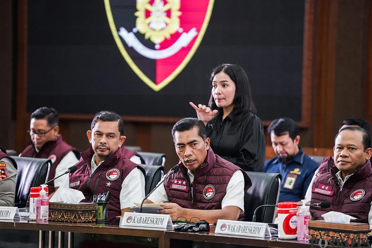 Bareskrim Polri Komjen Pol. Wahyu Widada beserta jajaran, menyampaikan keterangan dalam konfrensi pers pengungkapan peredaran narkoba di Gedung Bareskrim, Mabes Polri, Jakarta, Rabu, 5 Februari 2025. (Sumber: Poskota/Bilal Nugraha Ginanjar)