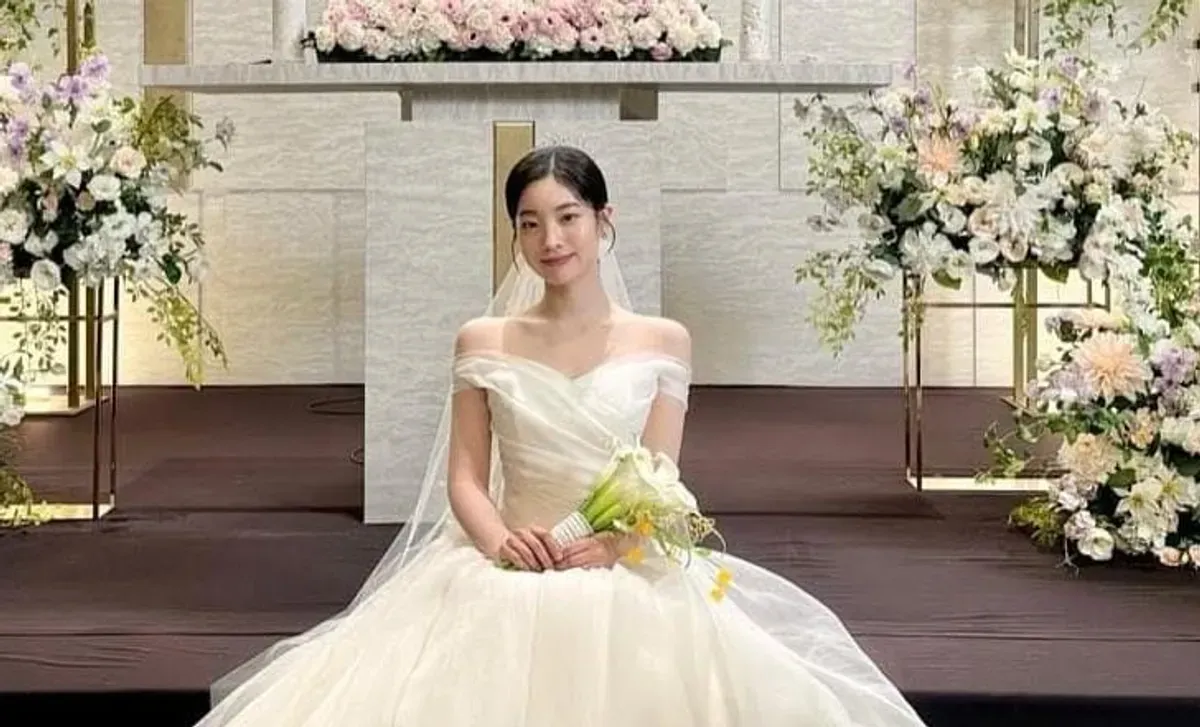 Dahyun TWICE jadi pengantin di film You Are the Apple of My Eye. (Sumber: Instagram @dahyunnee)