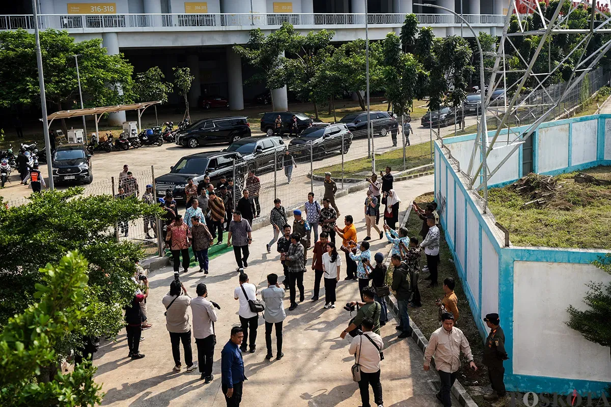 Gubernur Jakarta, Pramono Anung, dan Wakil Gubernur, Rano Karno, meninjau sekaligus menyerahkaan kunci rumah sebagai simbolis di Rumah Susun Kampung Bayam, Tanjung Priok, Jakarta Utara, Kamis, 6 Maret 2025. (Sumber: Poskota/Bilal Nugraha Ginanjar)