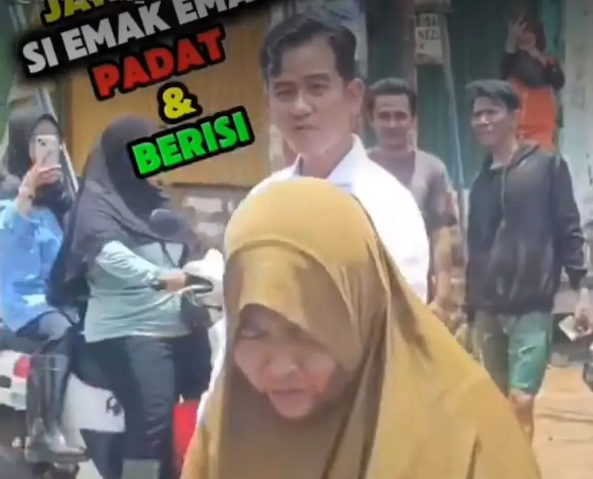 Wapres Gibran Rakabuming Raka dicueki ibu-ibu saat melakukan peninjauan dan memberikan bantuan di lokasi banjir Bekasi. (Sumber: Tangkap layar TikTok/@bungtoms_)