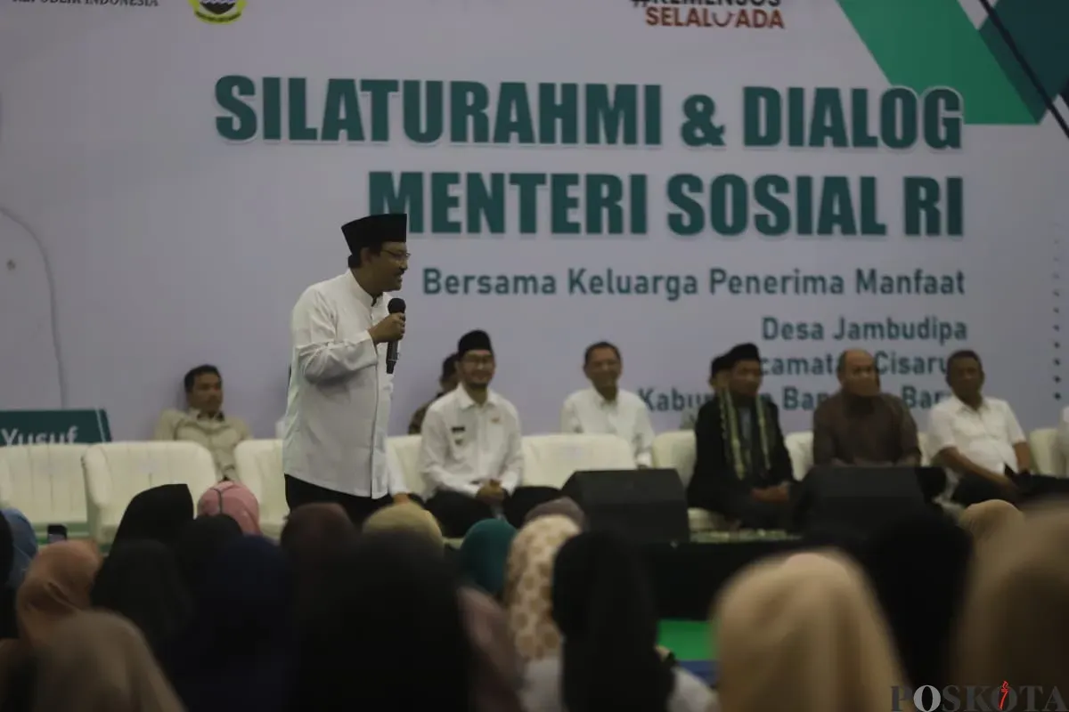 Menteri Sosial, Saifullah Yusuf, saat melakukan pengecekan lokasi Sekolah Rakyat di Gedung Wiyata Guna, Cisarua, Bandung Barat, Jumat 7 Maret 2025. (Sumber: Poskota/Gatot Poedji Utomo)