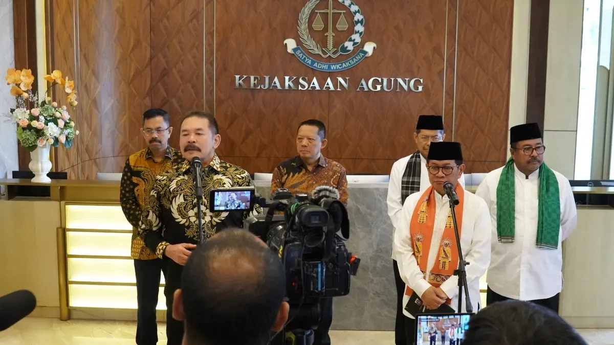 Gubernur dan Wakil Gubernur Jakarta Pramono Anung dan Rano Karno menemui Jaksa Agung ST Burhanuddin di Kantor Kejaksaan Agung, Jakarta Selatan, Jumat, 7 Maret 2025. (Sumber: Dok. Kejagung)