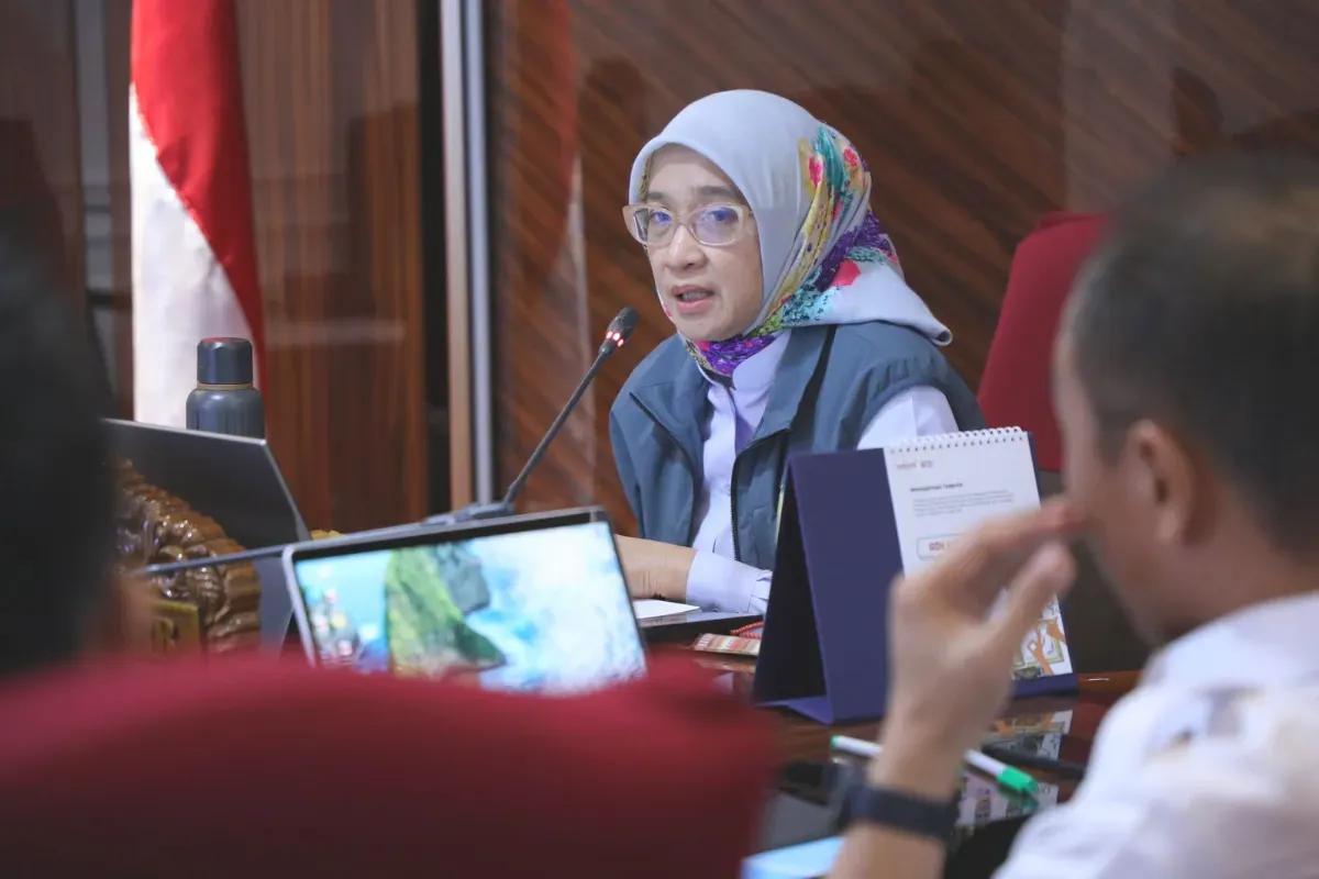 Potret Menteri PANRB, Rini Widyantini yang menanggapi  mundurnya pengangkatan CPNS 2024. (Sumber: KemenPANRB)