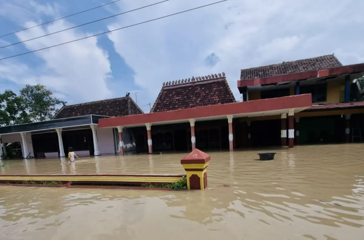 Situasi banjir yang melanda sejumlah wilayah di Kabupaten Grobogan, Jawa Tengah pada Minggu, 9 Maret 2025. (Sumber: Dok BPBD Kabupaten Grobogan)