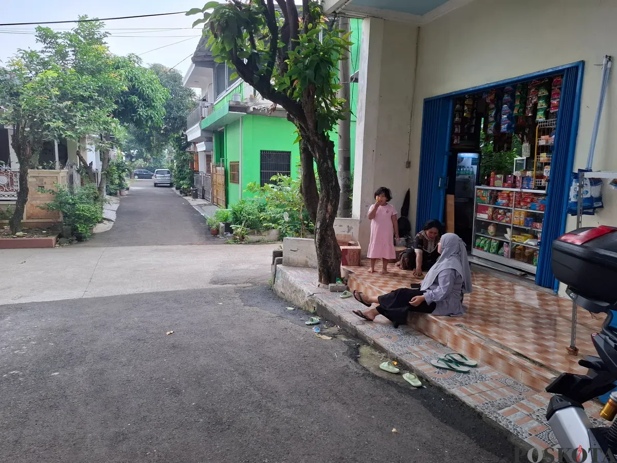 Suasana di permukiman warga yang sempat terjangkit kasus chikungunya, di Sukamaju Baru, Kota Depok, Sabtu (8/3). Warga yang terjangkit kini sudah pulih kembali. (Sumber: Poskota/Angga Pahlevi)