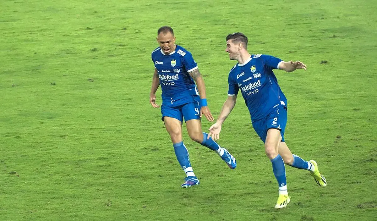 Nick Kuipers absen di laga Semen Padang vs Persib pada pekan 27 Liga 1 2024-25. (Sumber: persib.co.id)