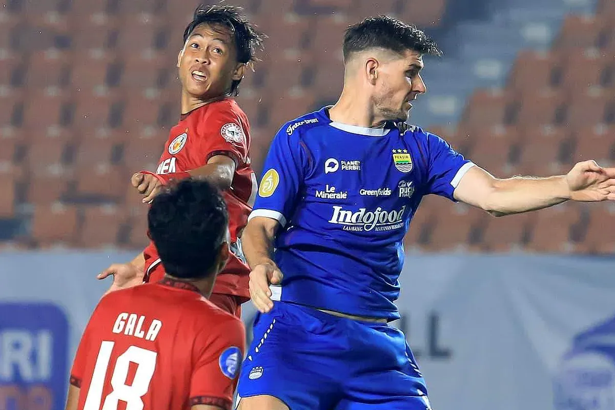 Nick Kuipers, salah satu pemain yang absen di pertandingan Semen Padang vs Persib karena skorsing. (Sumber: Instagram @semenpadangfcid)