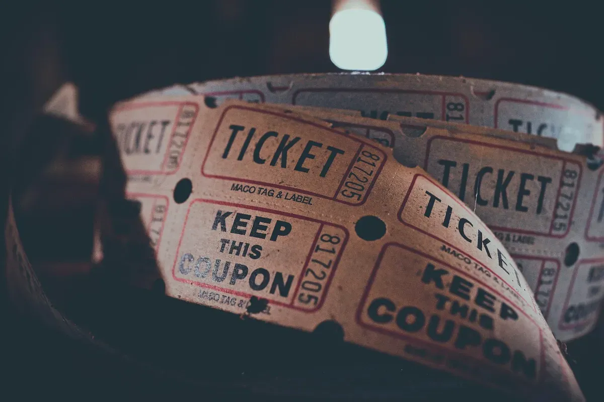 Anda bisa beli tiket bioskop lewat Hp dengan mudah dan praktis menggunakan beberapa langkah ini. (Sumber: Pixabay/igorovsyannykov)