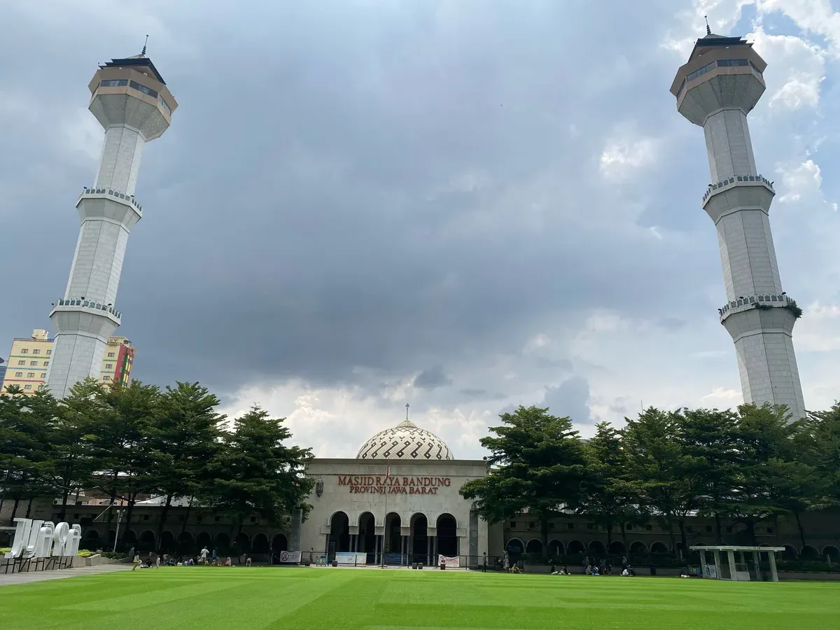 Masjid Raya Bandung. (Sumber: Dok. Humas Pemprov Jabar)