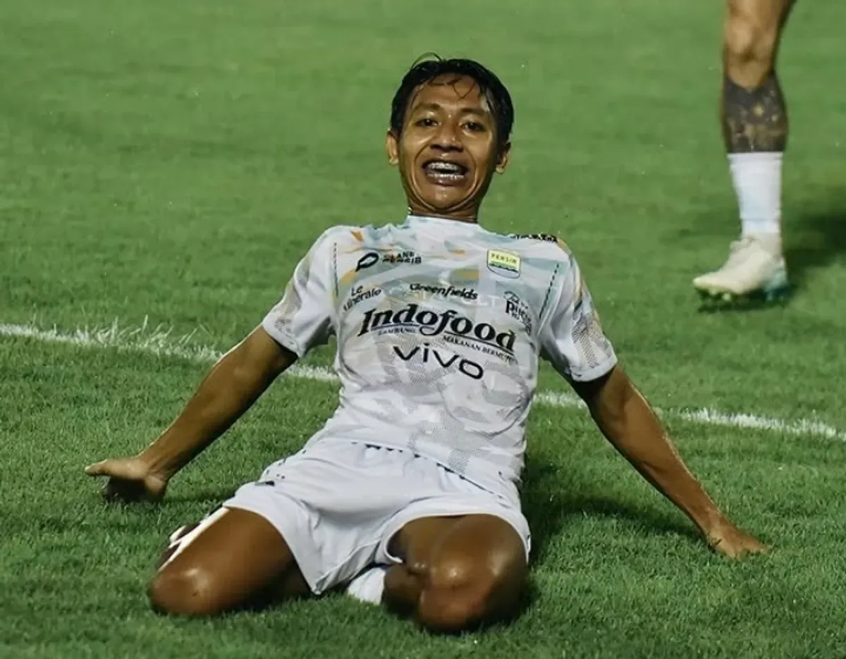 Persib Bandung comeback atas Semen Padang, skor akhir 1-4. (Sumber: Instagram/@persib)