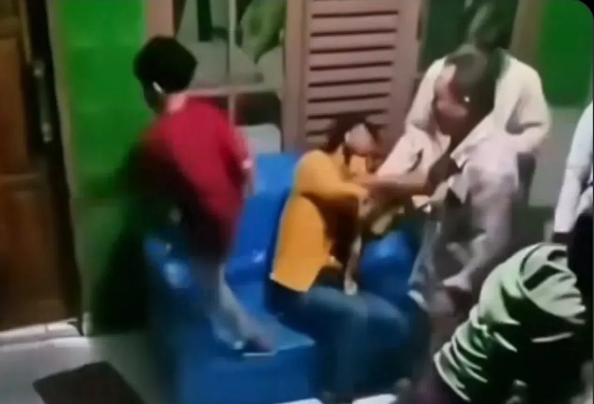 Viral seorang bocah di Sukabumi menendang telak ke muka seorang pencuri di desanya tersebut. (Sumber: Capture Instagram @berita_sangatta)