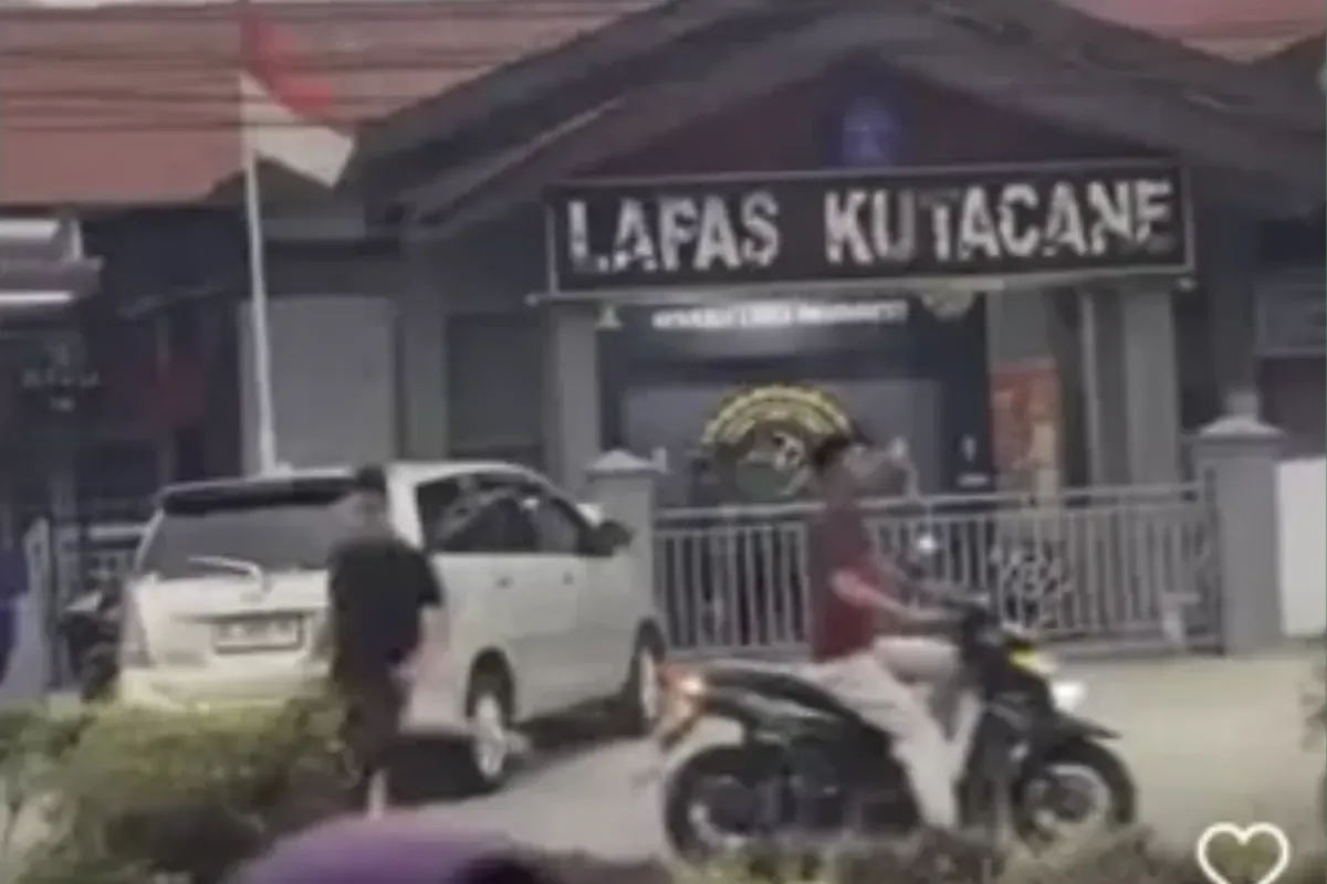 Suasana Lapas Kutacane pasca-kaburnya 50 narapidana. Sebagian berhasil ditangkap, sementara sisanya masih dalam pencarian. (Sumber: Instagram/@aceh.viral)