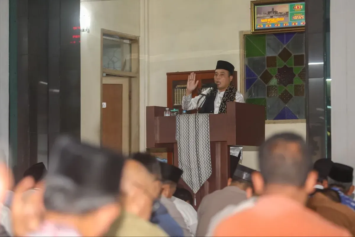 Wakil Wali Kota Bandung, Erwin saat melakukan safari Ramadan di Kecamatan Bandung Wetan. (Sumber: Dok. Diskominfo Kota Bandung)