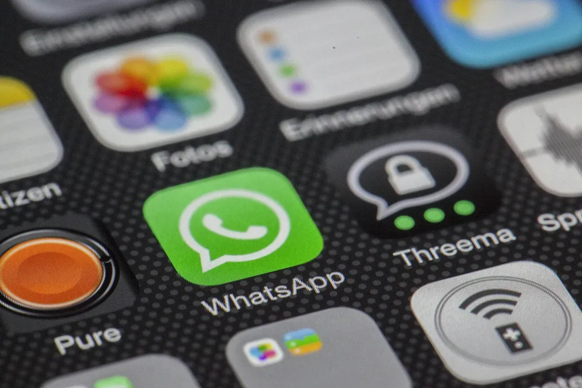 Cara mengubah pengaturan Whatsapp agar tidak diundang ke grup tanpa izin. (Sumber: Pexels/Pixabay)