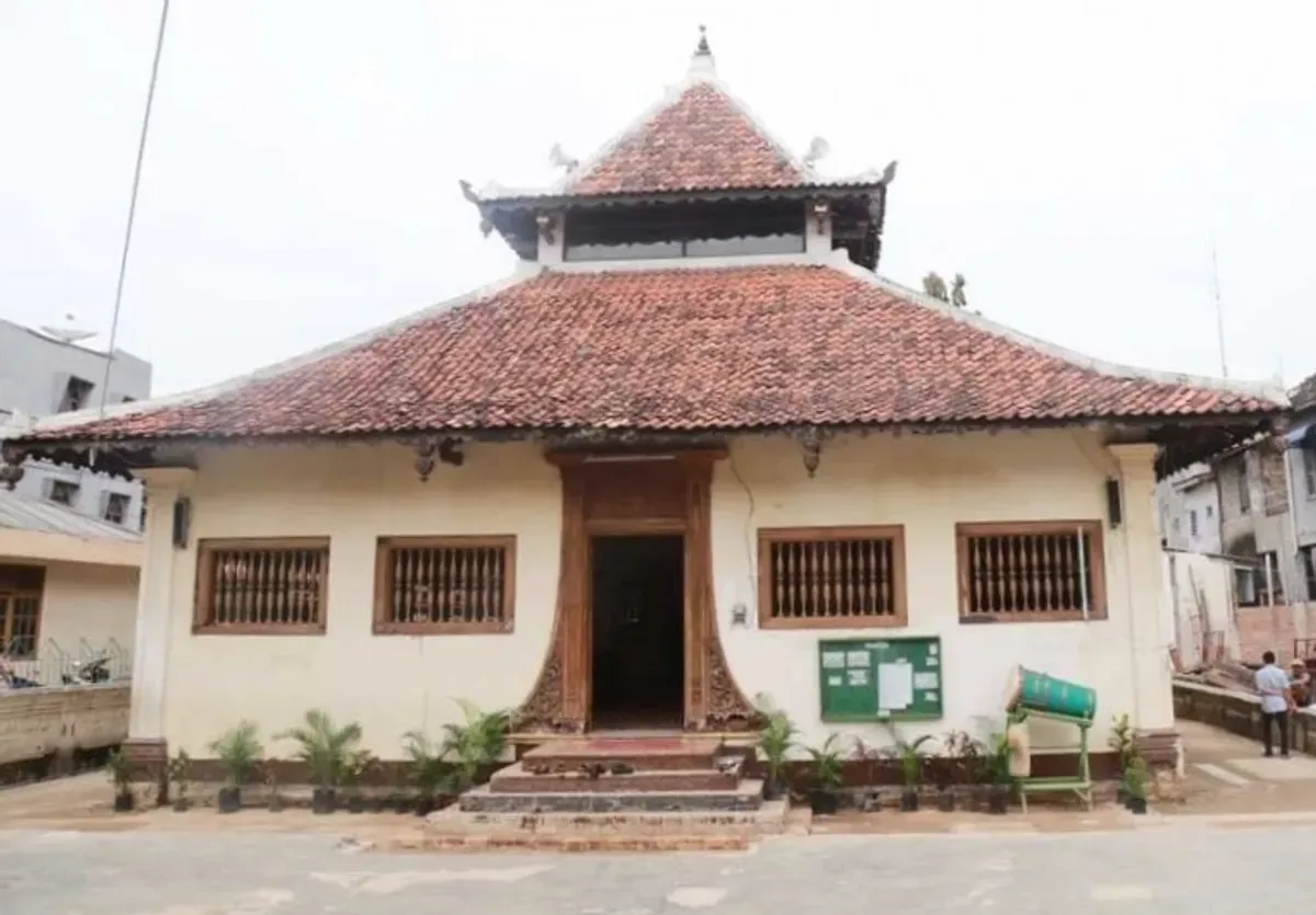 Potret Masjid Al Anwar Angke, beberapa tahun yang lalu. (Sumber: senibudayabetawi)