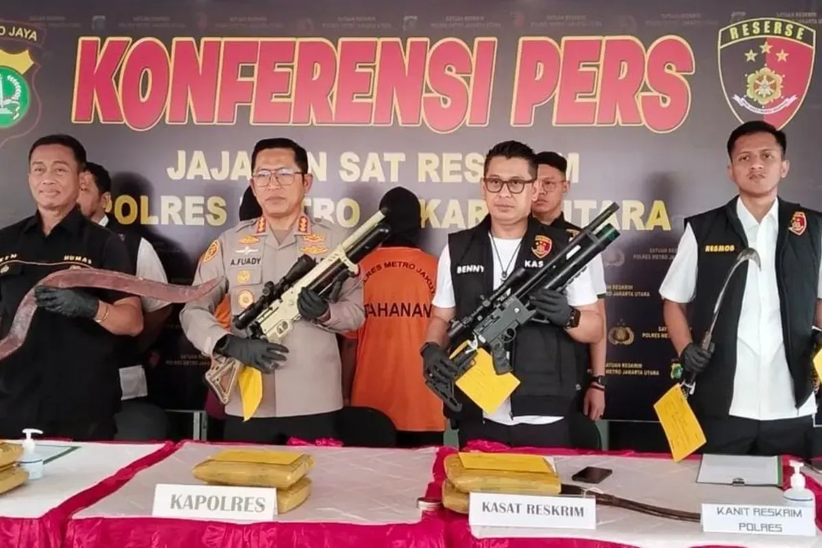 Pengungkapan penggerebekan markas gangster di kawasan Jakarta Utara. (Sumber: Dok. Polres Jakarta Utara)