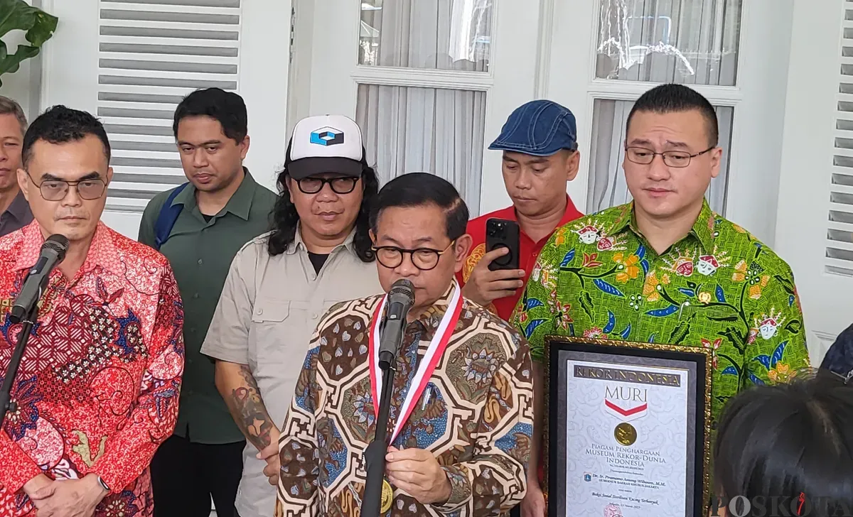 Gubernur Jakarta, Pramono Anung dalam konferensi pers di Balai Kota, Jakarta Pusat, Kamis, 13 Maret 2025. (Sumber: Poskota/Pandi Ramedhan)