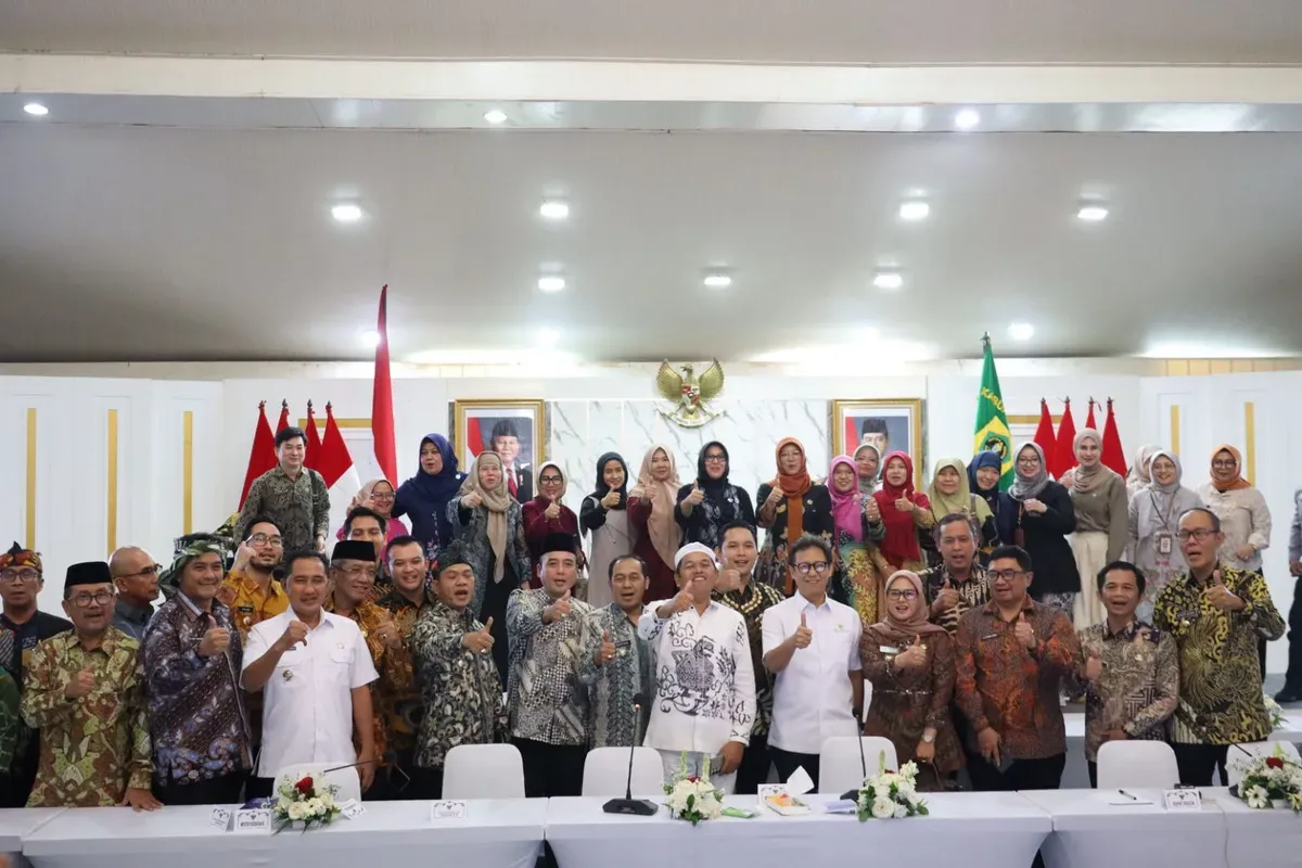 Kepala Daerah di Jawa Barat dan pihak Kementerian Sosial bertemu untuk membahas Sekolah Rakyat di auditorium Gedung Setda Kabupaten Bogor. (Sumber: Dok. Biro Humas Kemensos)