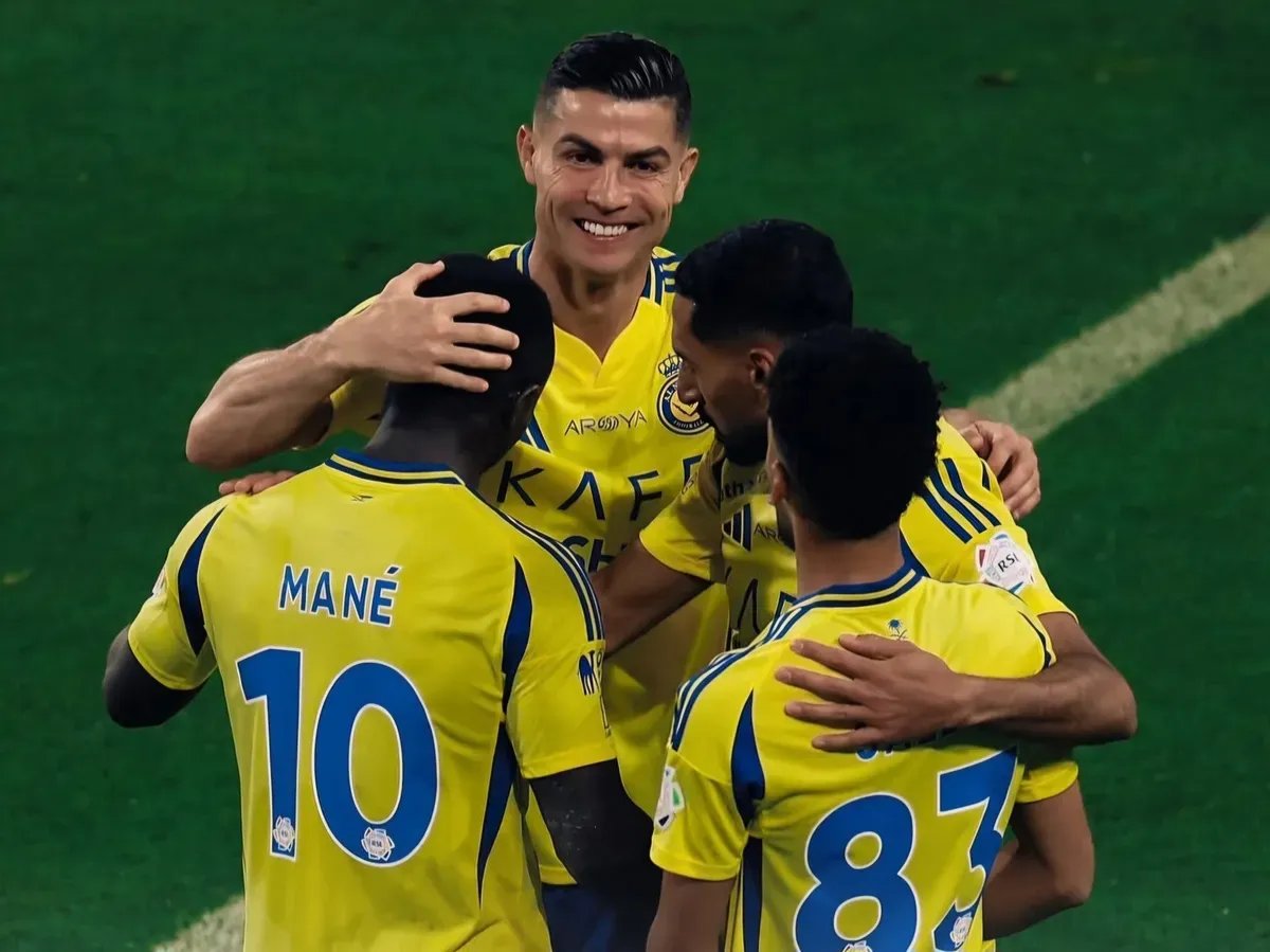 Selebrasi Cristiano Ronaldo bersama rekan setim Al Nassr usai kemenangan melawan Al Kholood, Sabtu (15/3/2024). (Sumber: @alnassr)