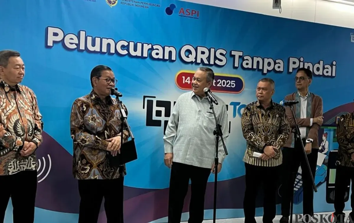 Gubernur Jakarta, Pramono Anung saat menghadiri peluncuran QRIS tap di MRT Bunderah HI, Jakarta Pusat, Jumat 14 Maret 2025. (Sumber: Poskota/Pandi Ramedhan)