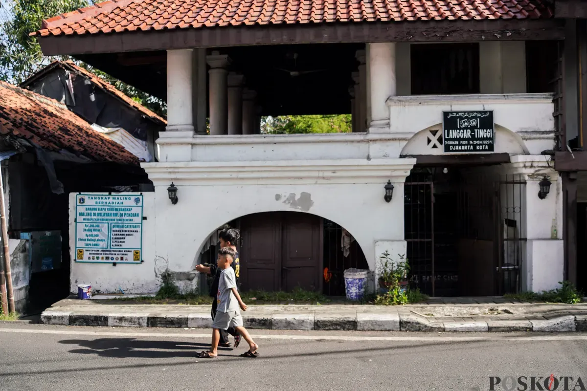 Bangunan Masjid Langgar Tinggi di Pekojan, Tambora, Jakarta Barat. Masjid ini dibangun pada 1829 M. (Sumber: Poskota/Bilal Nugraha Ginanjar)