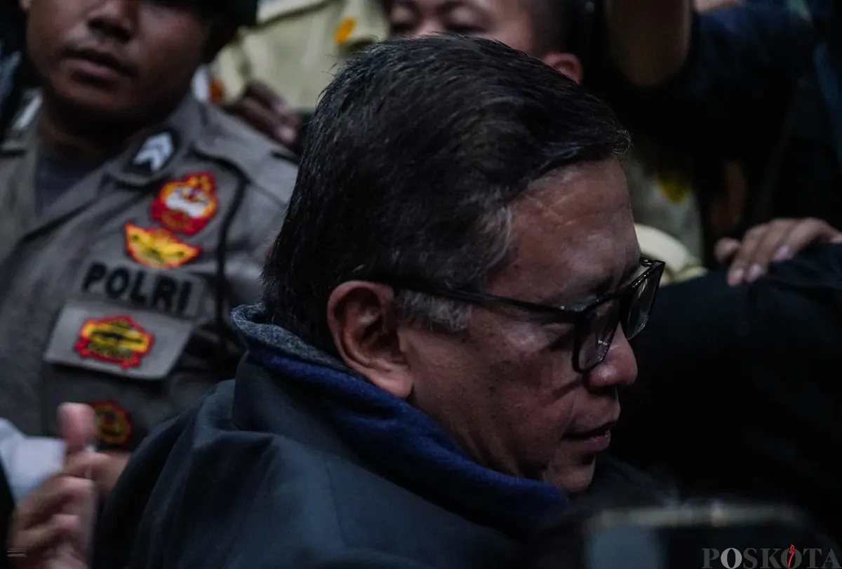 Hasto Kristiyanto didakwa Jaksa Penuntut Umum KPK menghalangi atau merintangi penyidikan perkara korupsi tersangka Harun Masiku pada rentang waktu 2019-2024. (Sumber: Poskota/Bilal Nugraha Ginanjar)